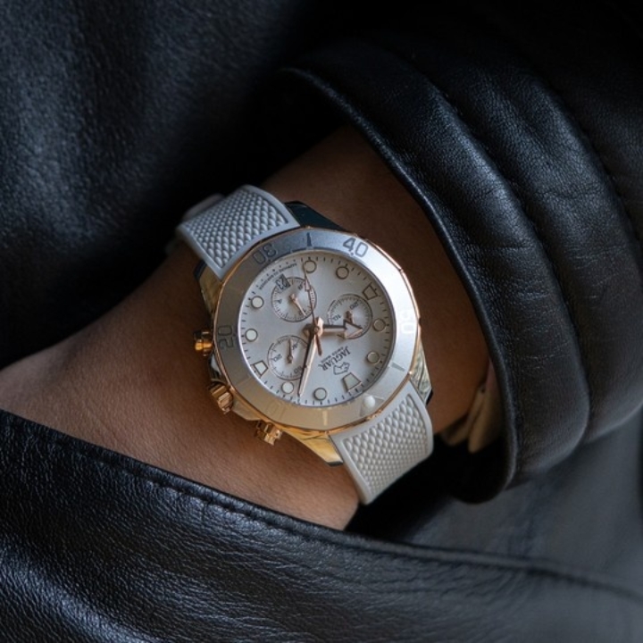 Obrazek Jaguar Woman Diver