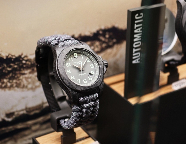 Obrazek Victorinox I.N.O.X. Carbon