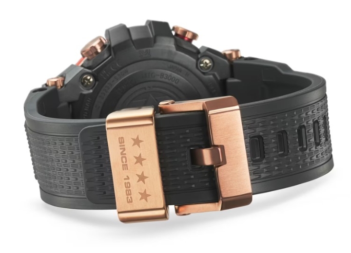 Obrazek Casio G-Shock MT-G Carbon Core Guard 40th Anniversary Flare Red