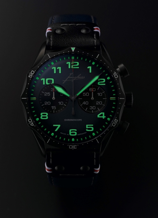 Obrazek Junghans Meister Pilot Chronoscope Navy Blue