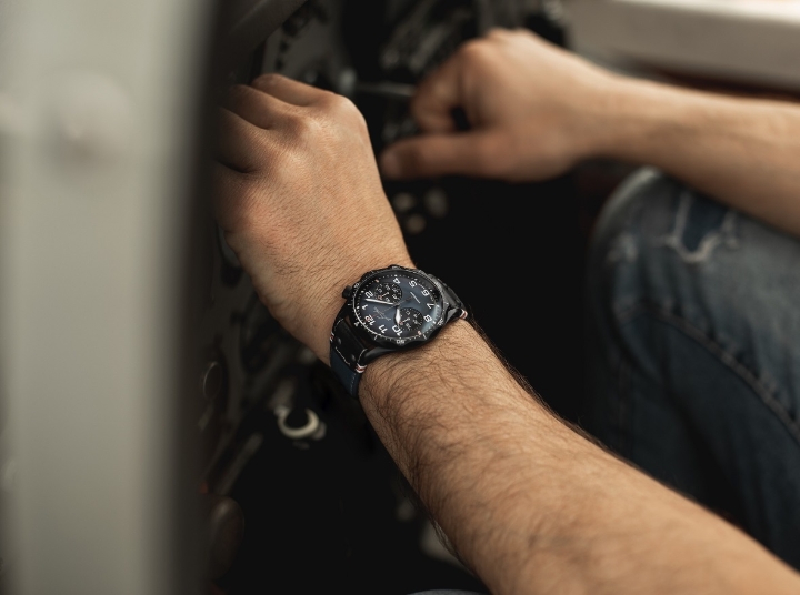 Obrazek Junghans Meister Pilot Chronoscope Navy Blue
