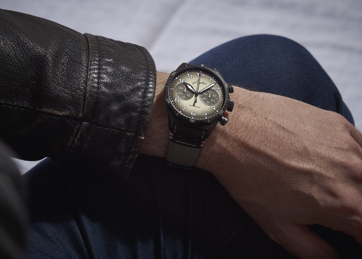 Obrazek Junghans Meister Pilot Chronoscope Desert