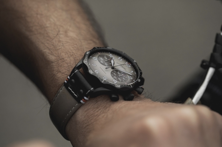 Obrazek Junghans Meister Pilot Chronoscope Desert