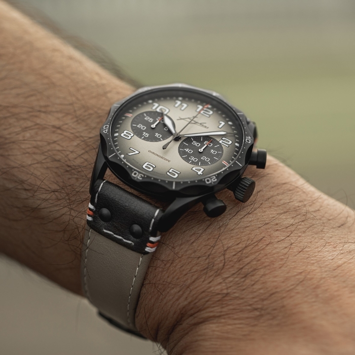 Obrazek Junghans Meister Pilot Chronoscope Desert