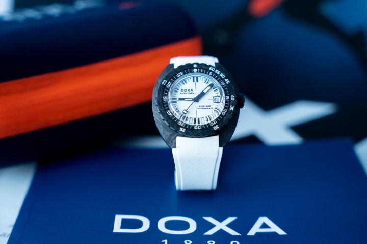 Obrazek DOXA Doxa SUB 300 Carbon Whitepearl