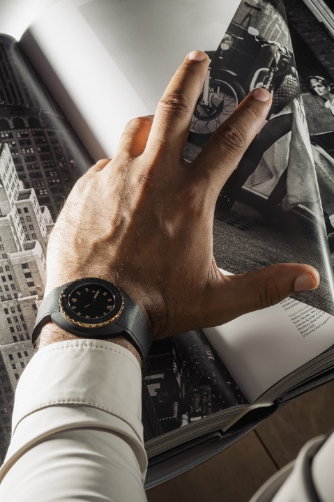 Obrazek DOXA Doxa SUB 300β Bezel+crown Au 750/1000