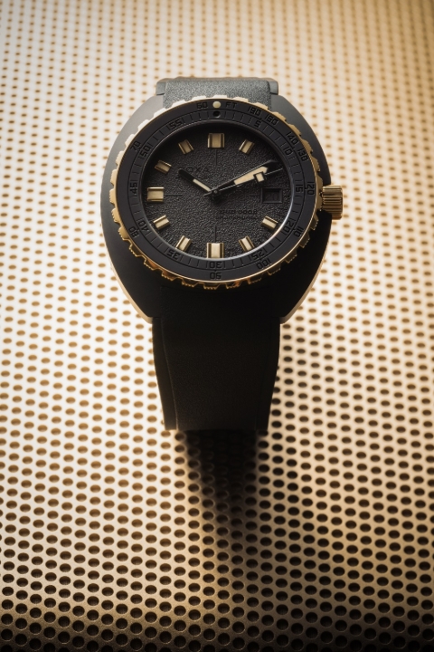 Obrazek DOXA Doxa SUB 300β Bezel+crown Au 750/1000