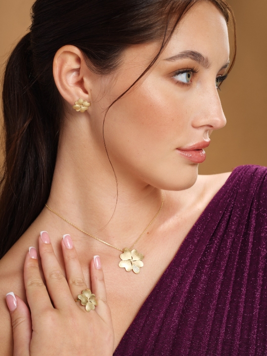 Obrazek Wisiorek Loee STARDANCE 2024 z żółtego złota z diamentami