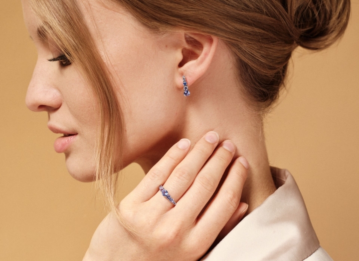 Obrazek Kolczyki LOEE Glare z białego złota z tanzanitami