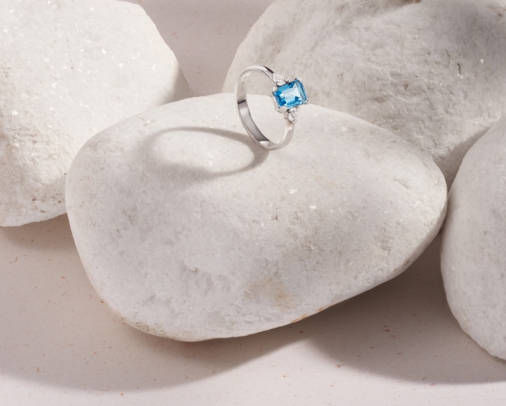 Obrazek Pierścionek LOEE Palette Diamonds z białego złota z diamentami i topazem