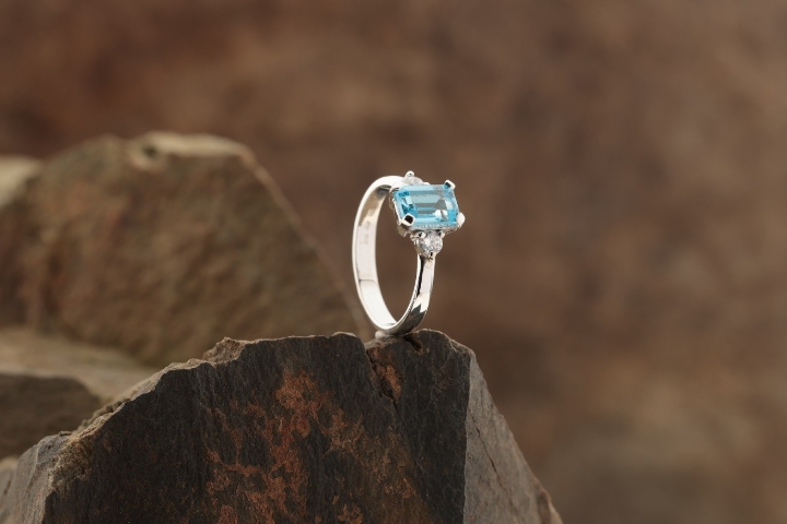 Obrazek Pierścionek LOEE Palette Diamonds z białego złota z diamentami i topazem