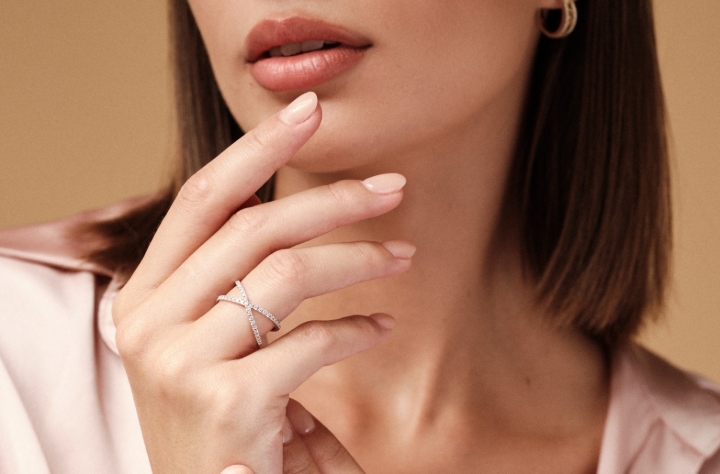 Obrazek Pierścionek LOEE Pure z białego złota z diamentami