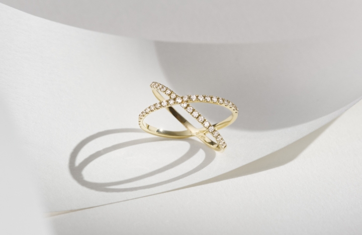 Obrazek Pierścionek LOEE Pure z żółtego złota z diamentami