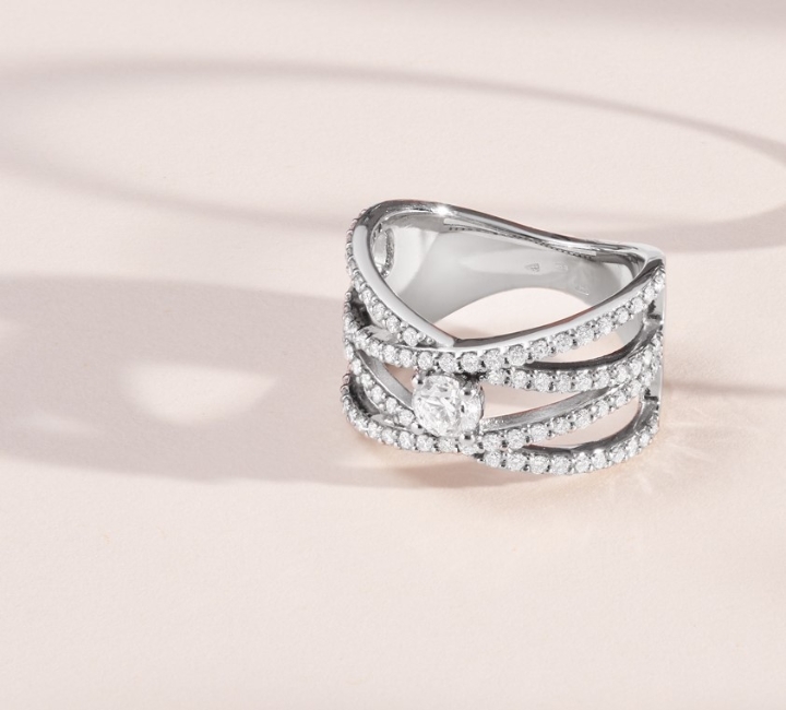 Obrazek Pierścionek LOEE Charm z białego złota z diamentami