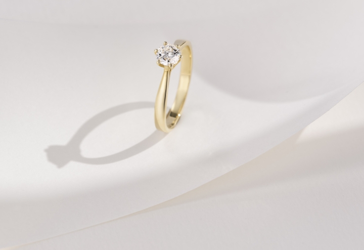 Obrazek Pierścionek zaręczynowy LOEE z żółtego złota z diamentem