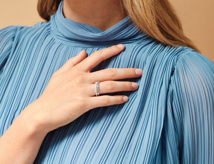 Obrazek Pierścionek LOEE Glare z białego złota z topazami