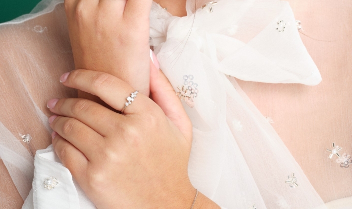 Obrazek Pierścionek LOEE Sparkle z białego złota z diamentami