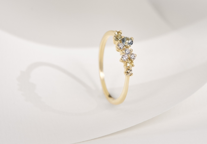 Obrazek Pierścionek LOEE Sparkle z żółtego złota z diamentami i szafirami