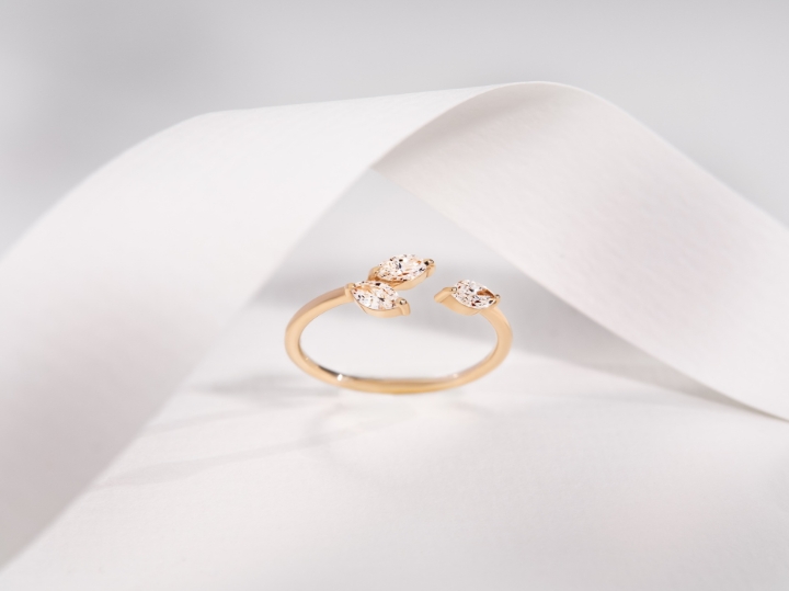 Obrazek Pierścionek LOEE Gaia z różowego złota z diamentami