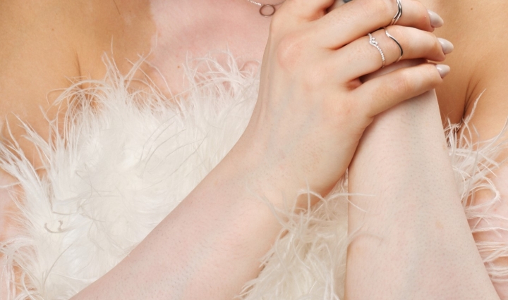 Obrazek Pierścionek LOEE Essence z białego złota z diamentami