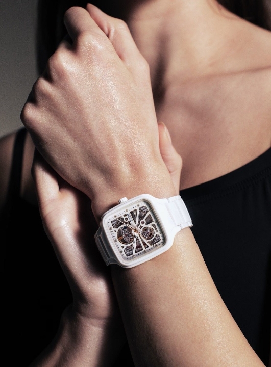 Obrazek RADO Rado True Square Automatic Open Heart