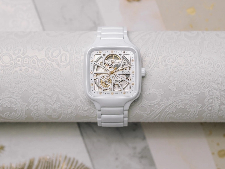 Obrazek RADO Rado True Square Automatic Open Heart