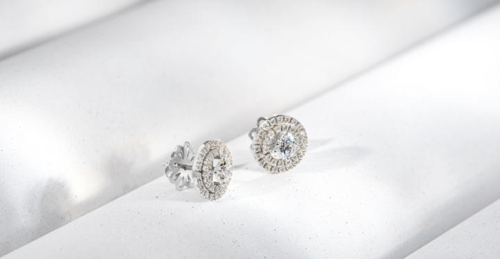 Obrazek Kolczyki LOEE Charm z białego złota z diamentami