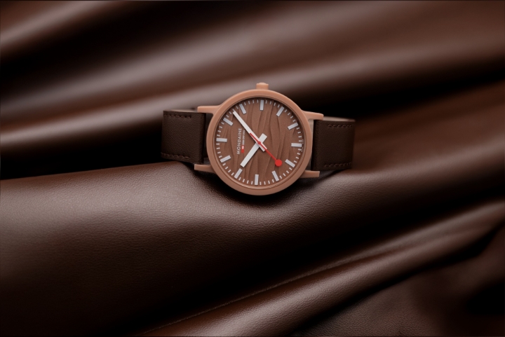 Obrazek MONDAINE Essence Mocha Limited Edition