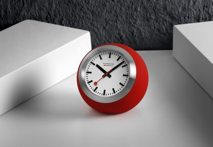 Obrazek Mondaine Globe zegar stołowy