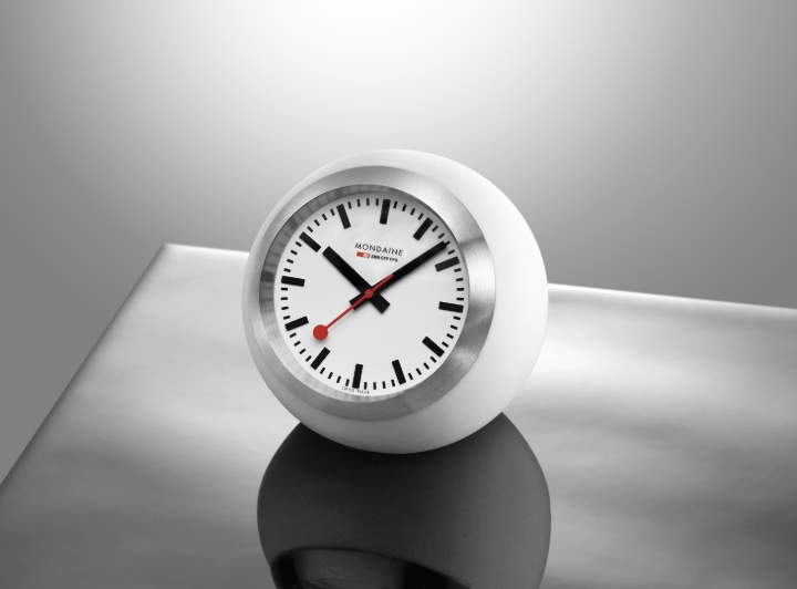 Obrazek MONDAINE Globe Clock