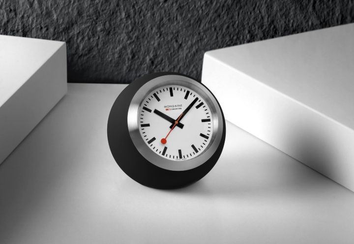 Obrazek Mondaine Globe zegar stołowy