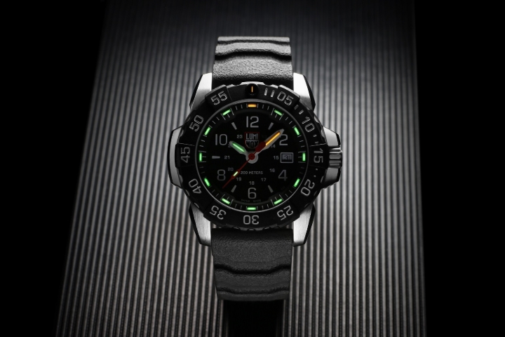 Obrazek Luminox Navy SEAL 3250 Time Date Series