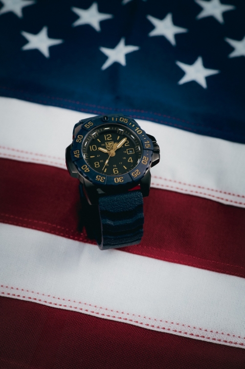 Obrazek Luminox Navy SEAL Foundation 3250 Back to the Blue Series