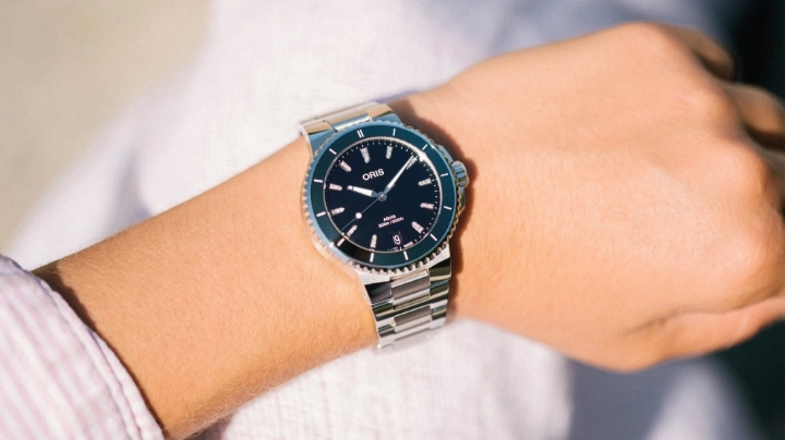 Obrazek Oris Aquis Date Diamonds