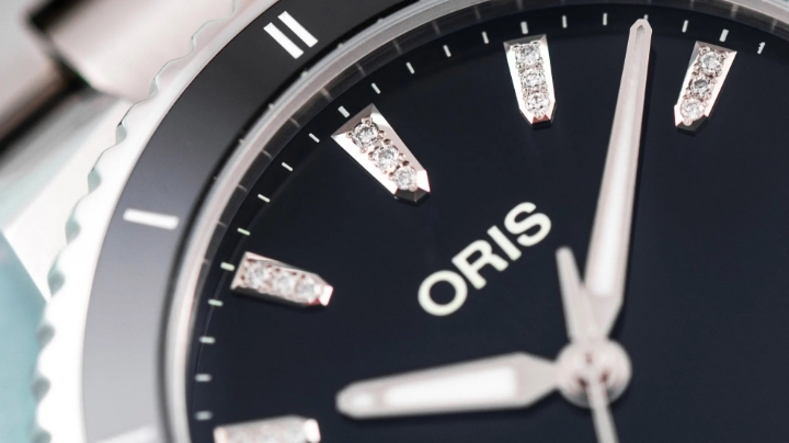 Obrazek Oris Aquis Date Diamonds