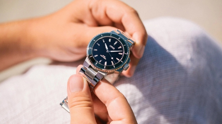 Obrazek Oris Aquis Date Diamonds