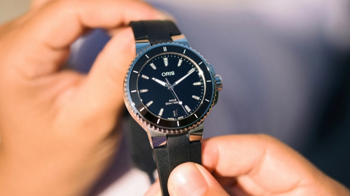 Obrazek Oris Aquis Date Diamonds