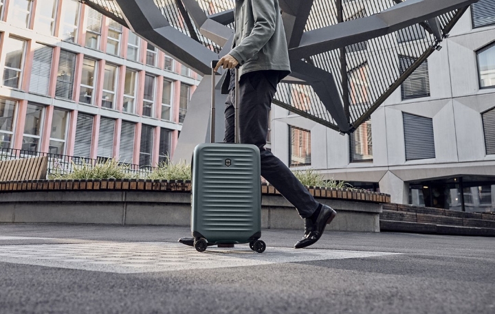 Obrazek Walizka Podręczna Victorinox Airox Advanced Frequent Flyer Storm Expandable