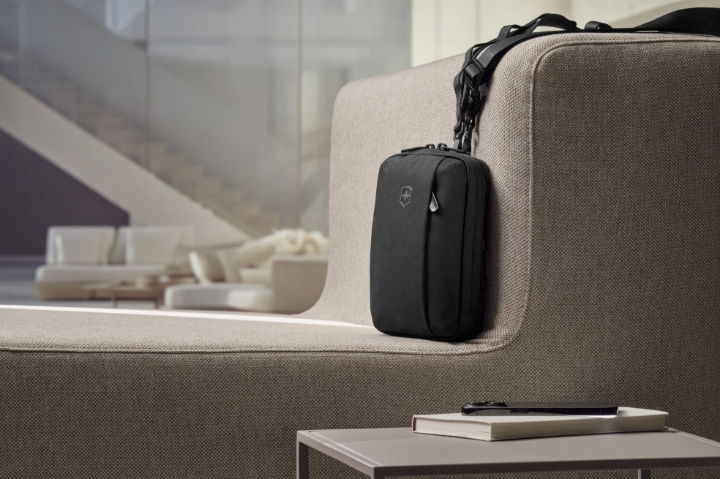 Obrazek Torba miejska na ramię Victorinox z ochroną RFID