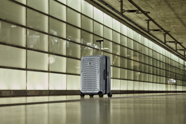 Obrazek Walizka Victorinox Airox Medium Hardside