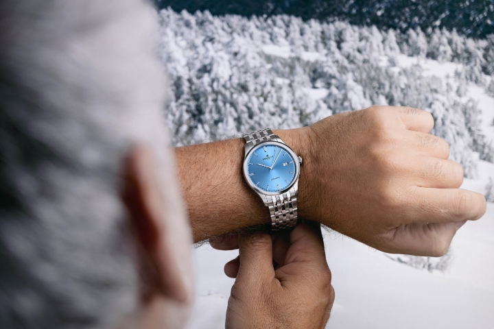 Obrazek Perrelet Weekend 3 Hands Ice Blue