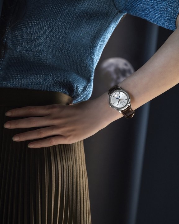 Obrazek Frederique Constant Classics Moneta Moonphase