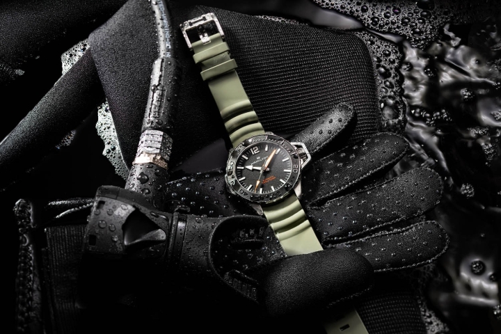 Obrazek Hamilton Khaki Navy Frogman Auto