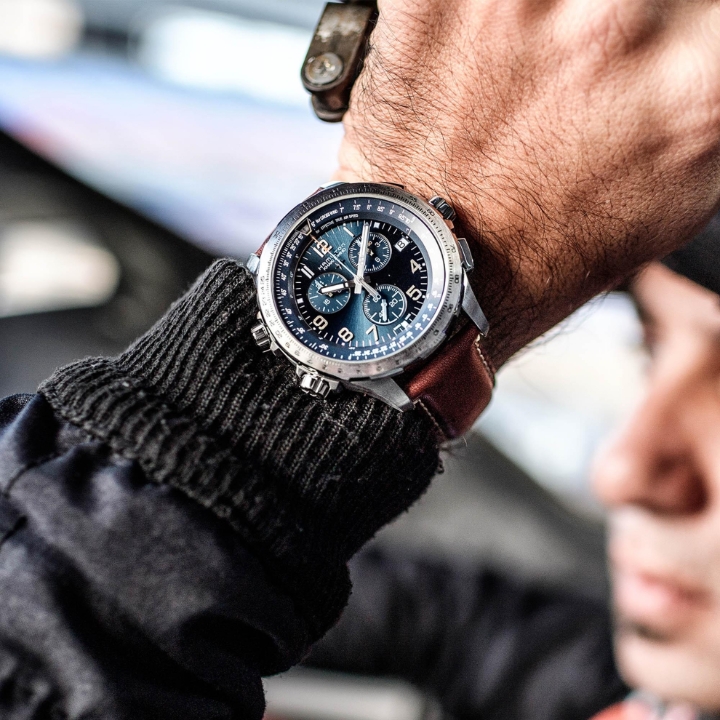 Obrazek Hamilton Khaki Aviation X-Wind GMT Chrono Quartz