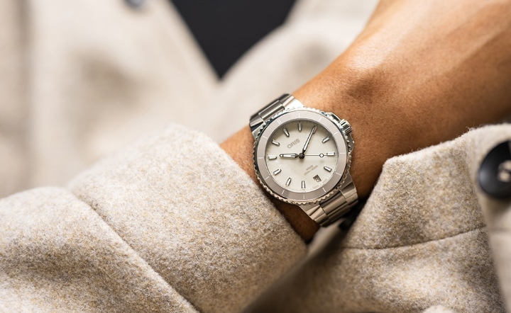 Obrazek Oris Aquis Date