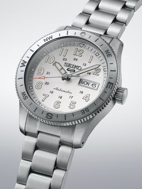 Obrazek Seiko 5 Sports Field Style