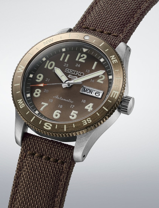 Obrazek Seiko 5 Sports Field Style