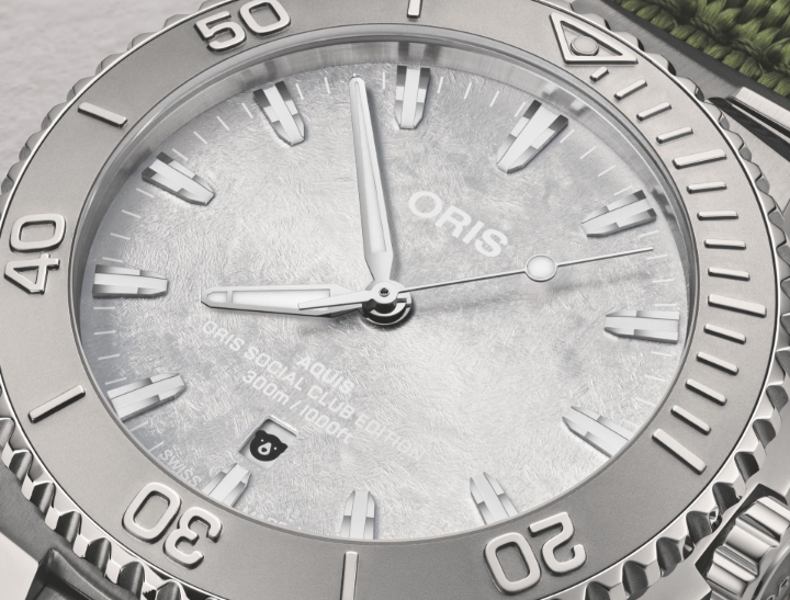 Obrazek Oris Aquis Date Oris Social Club Edition II