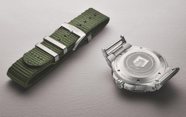 Obrazek Oris Aquis Date Oris Social Club Edition II